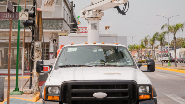 DAN RESPUESTA A PETICIONES DE ALUMBRADO PÚBLICO EN CIUDAD MADERO