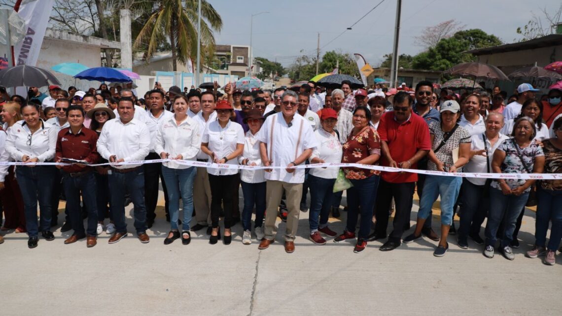 ENTREGA ARMANDO MARTÍNEZ MANRÍQUEZ VIALIDADES PAVIMENTADAS EN COLONIA LOMAS DE ALTAMIRA