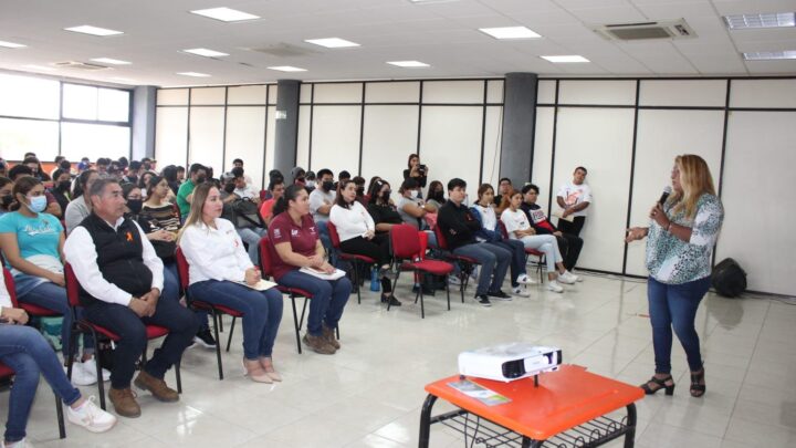 CAPACITA AYUNTAMIENTO DE ALTAMIRA A JÓVENES SOBRE EMBARAZOS NO DESEADOS Y ETS