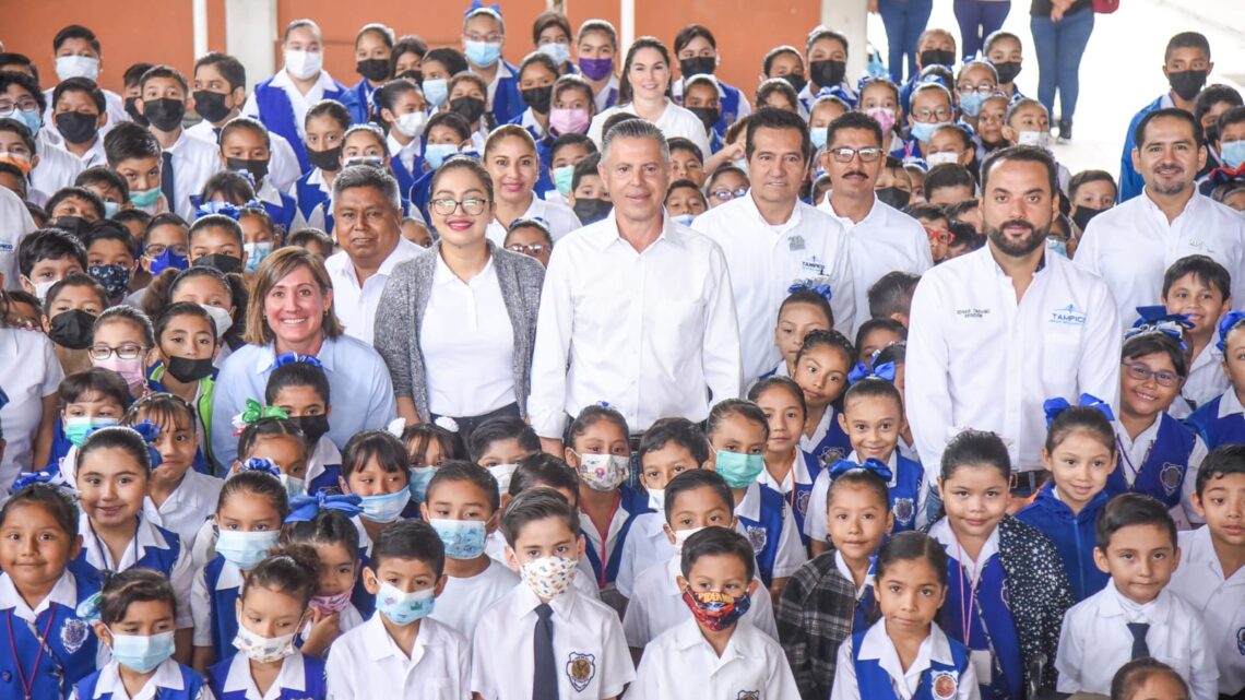 ENCABEZA CHUCHO NADER CEREMONIA CÍVICA EN LA ESCUELA CENTENARIO