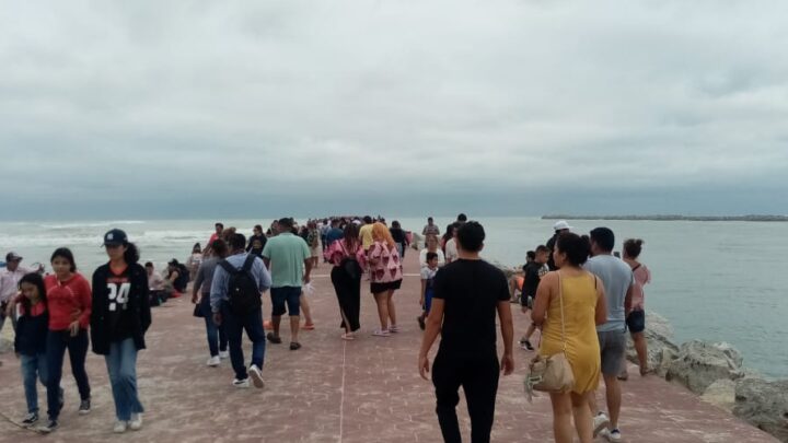 Reportan 70 Mil Personas En Playa Durante Jueves Santo.