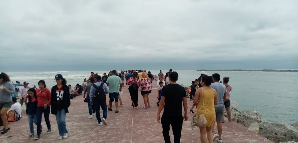 Reportan 70 Mil Personas En Playa Durante Jueves Santo.