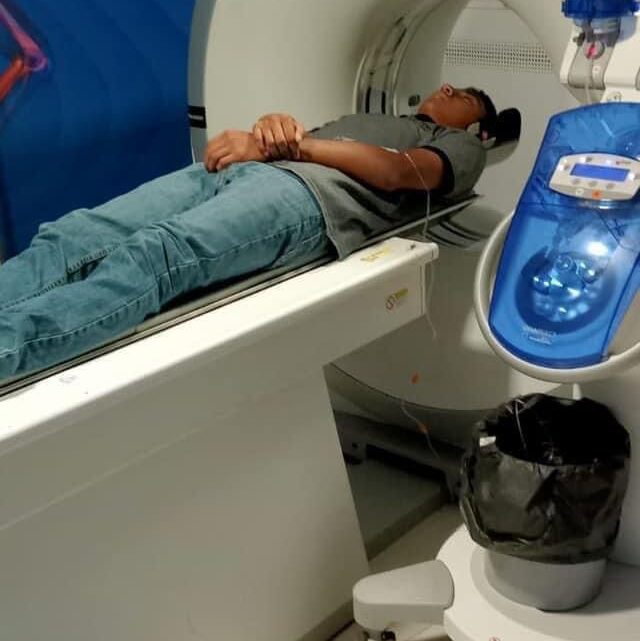 OLIVER PUEDE PERDER LA VISTA; DOCTORES SE FUERON DE VACACIONES