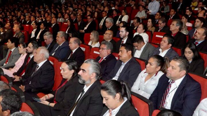 ACUDE ARMANDO MARTÍNEZ MANRÍQUEZ A PRIMER INFORME RECTORAL DE LA UAT