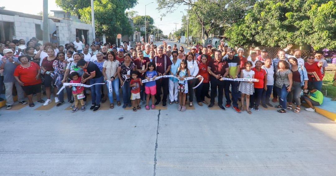 INAUGURA ARMANDO MARTÍNEZ MANRÍQUEZ VIALIDADES PAVIMENTADAS EN SECTOR LAGUNA DE LA PUERTA