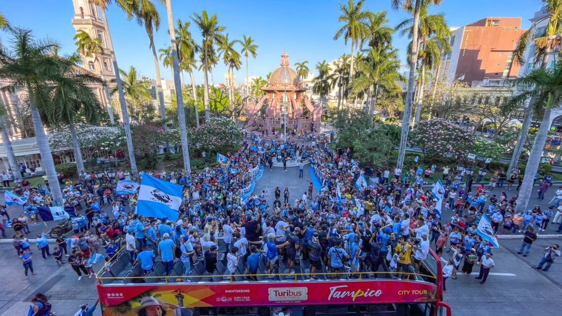 CELEBRAN EN TAMPICO EL TÍTULO DE LA JAIBA BRAVA CON EL DESFILE DE CAMPEONES