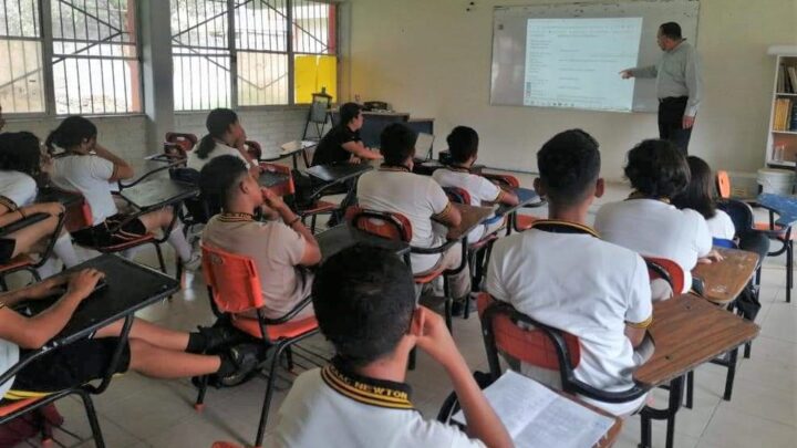 IMPARTE GOBIERNO MUNICIPAL PLÁTICA A ESTUDIANTES SOBRE DERECHOS HUMANOS