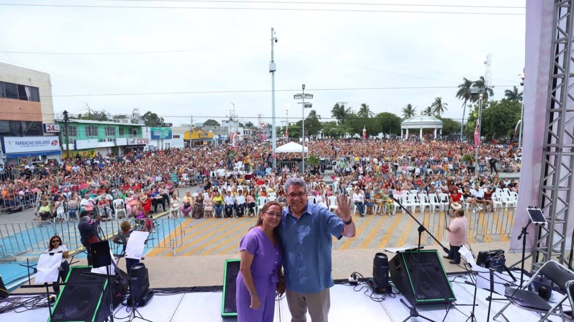 DISFRUTAN CIENTOS DE MAMÁS DEL FESTIVAL ORGANIZADO POR EL SISTEMA DIF ALTAMIRA POR MOTIVO DEL 10 DE MAYO