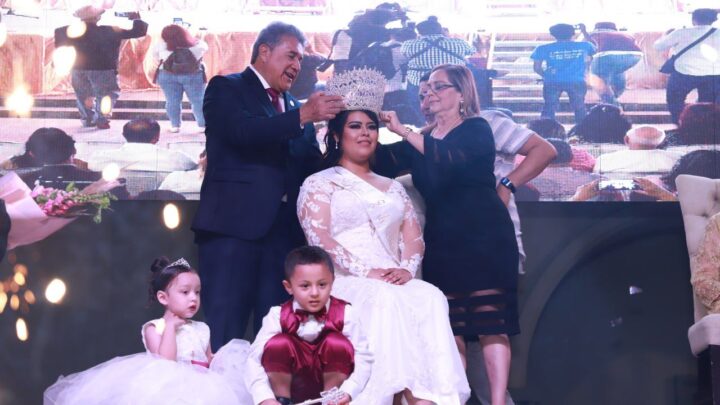 CORONAN A SRITA 2 DE MAYO EN EL MARCO DEL 274 ANIVERSARIO DE LA FUNDACIÓN DE ALTAMIRA