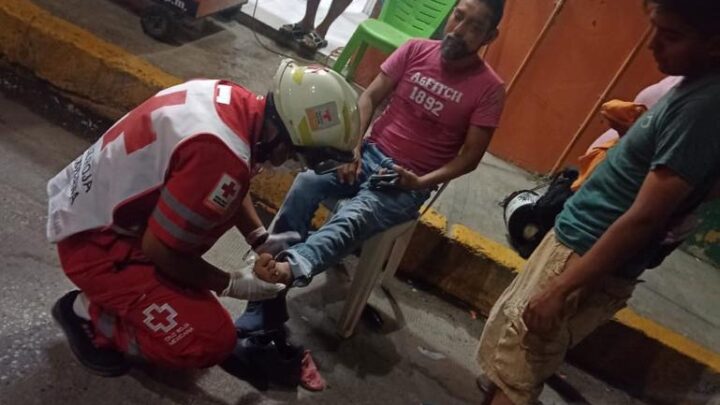 Aparatoso Choque Entre Motociclista y Jinete en Plena Urbe