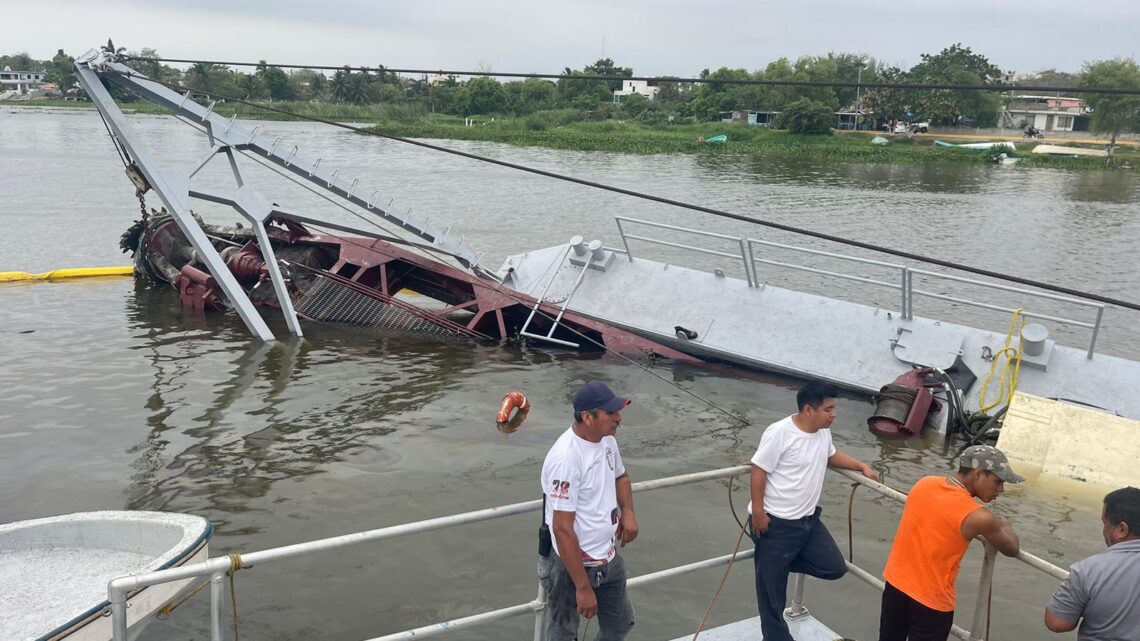 Falla Mecánica Ocasiona Hundimiento Parcial de Draga