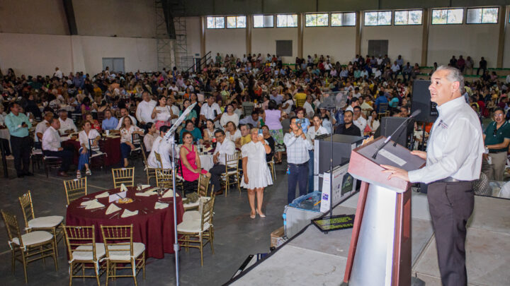 LOS DOCENTES DE CIUDAD MADERO SON EJEMPLO DE COMPROMISO, UNIDAD Y EXCELENCIA: ADRIÁN OSEGUERA