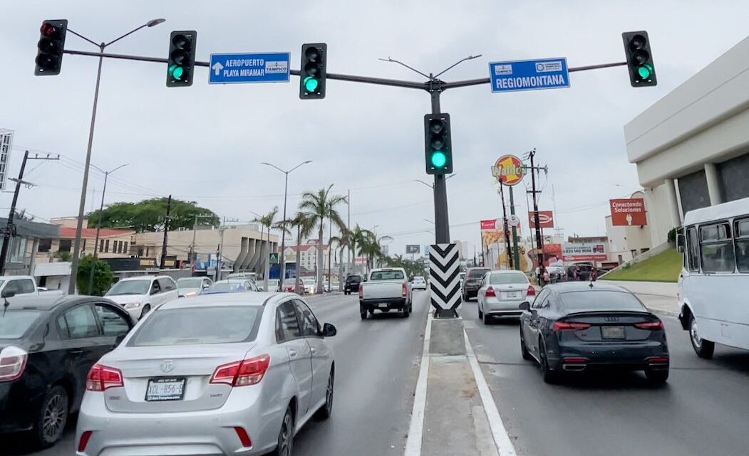 MODERNIZA CHUCHO NADER RED DE SEMÁFOROS EN LA AVENIDA HIDALGO