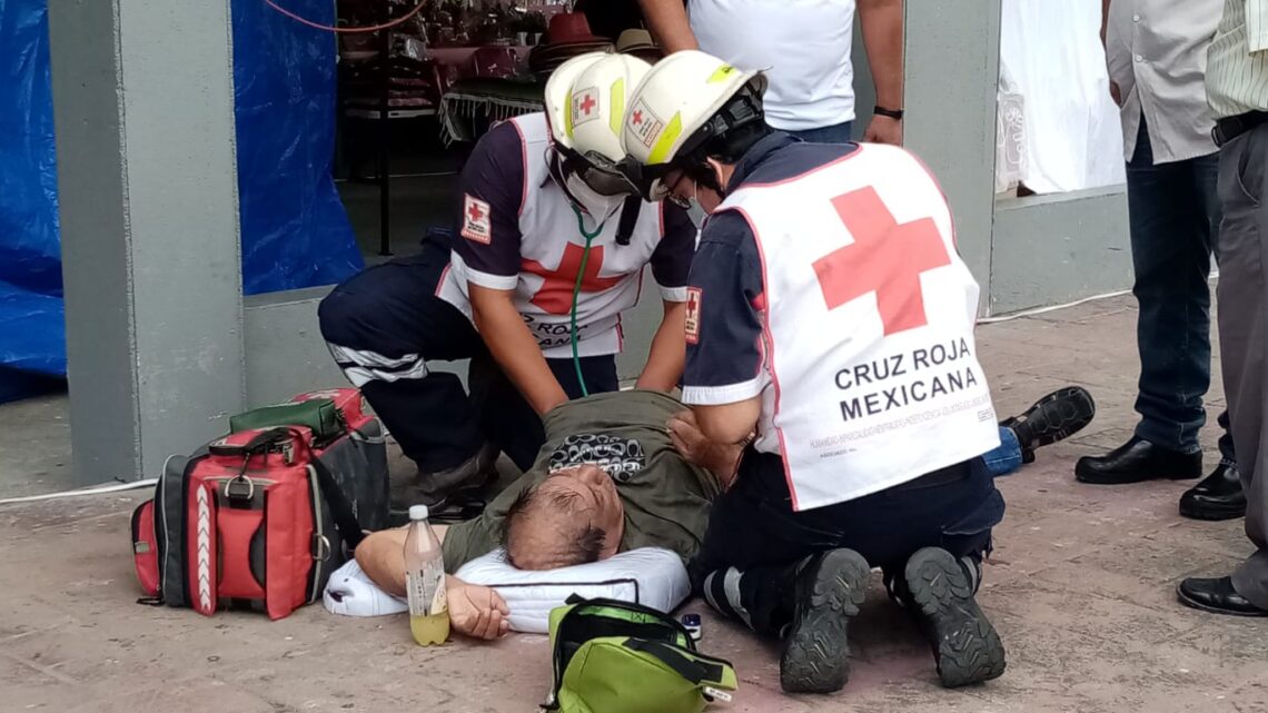 SE DESVANECE ES PERSONA DE LA TERCERA EDAD EN LA PLAZA DE MADERO.