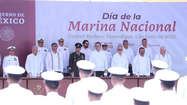 ACOMPAÑA ALCALDE ARMANDO MARTÍNEZ MANRÍQUEZ A AMLO EN SU GIRA POR EL SUR DEL ESTADO