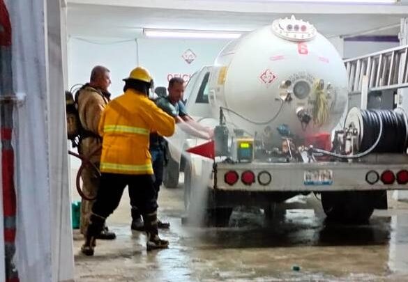 PIPA REPARTIDORA DE GAS A PUNTO DE EXPLOTAR