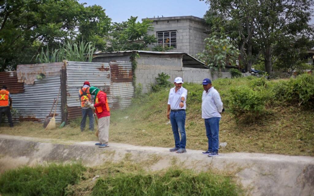 SUPERVISA PEPE SHCEKAIBÁN LIMPIEZA DE LA RED DE CANALES PLUVIALES