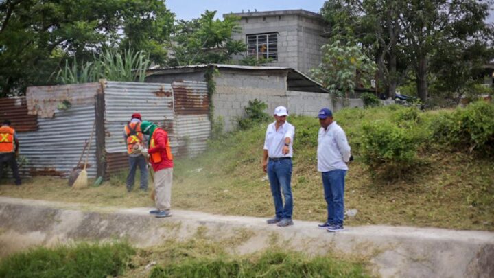 SUPERVISA PEPE SHCEKAIBÁN LIMPIEZA DE LA RED DE CANALES PLUVIALES