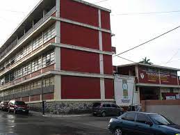 DIRECTOR DE LA SECUNDARIA No. 2 DE TAMPICO CASTIGA A ALUMNA; ELLA INTERPONE AMPARO Y ÉL LO DESACATA