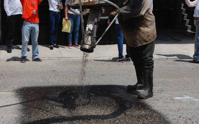 BACHEO SIGUE LLEVÁNDOSE A CABO EN AVENIDAS PRINCIPALES. BACHEO SIGUE LLEVÁNDOSE A CABO EN AVENIDAS PRINCIPALES.
