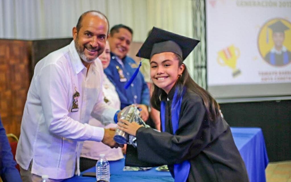 PEPE SCHEKAIBAN APADRINA A GENERACIÓN 2017 – 2023 DE PRIMARIA CARMEN SERDÁN.