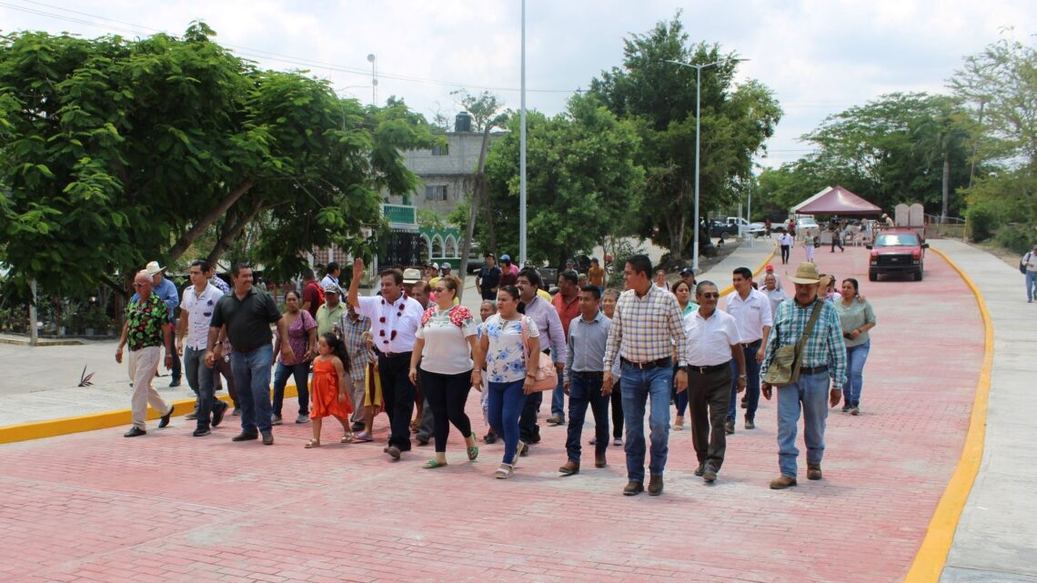 INAUGURAN OBRA DE PAVIMENTACIÓN EN LA ZONA DEL ALTO.