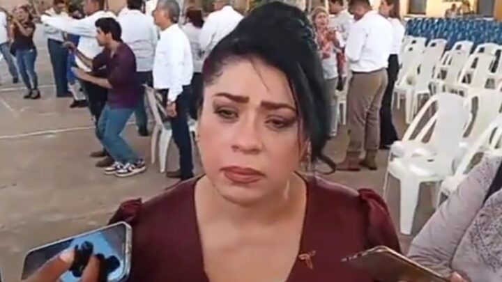 LIBROS DE TEXTO SON ENTREGADOS EN MADERO.