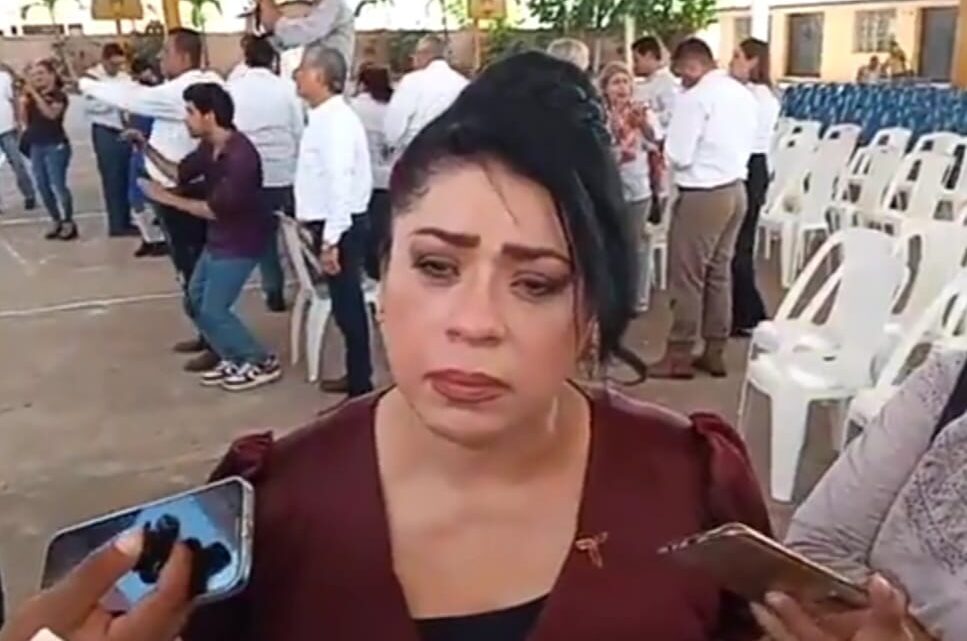 LIBROS DE TEXTO SON ENTREGADOS EN MADERO.