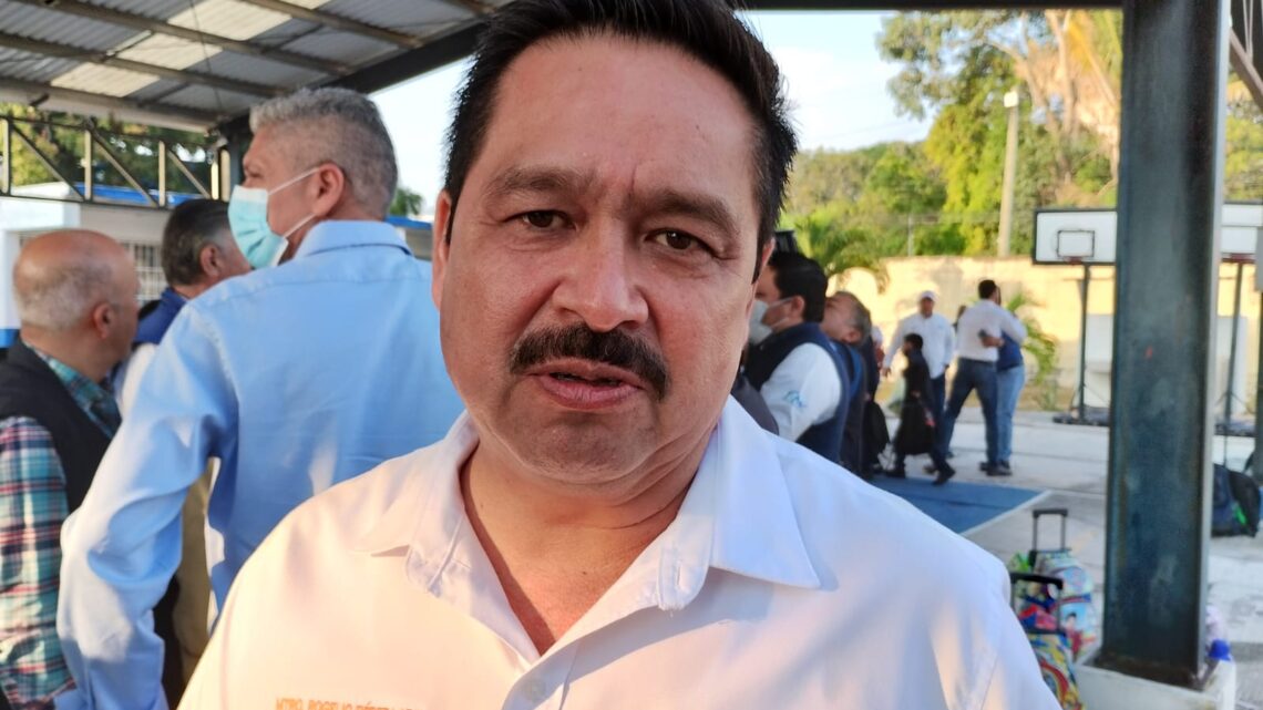 ENTRE LA ESPADA Y LA PARED MAESTROS DEL SUR EN CASO LIBROS DE TEXTO