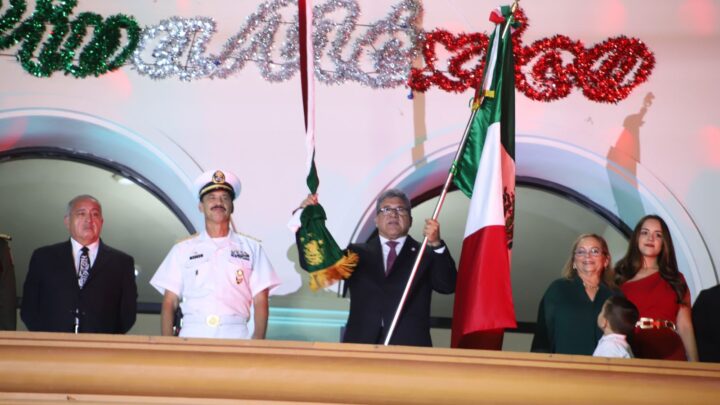 RINDE ARMANDO MARTÍNEZ CEREMONIA DEL GRITO POR EL 213 ANIVERSARIO DE LA INDEPENDENCIA NACIONAL