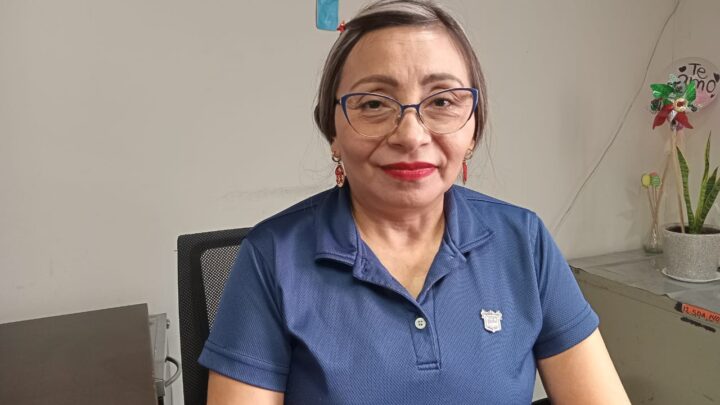 OPERADORES DE TRANSPORTE PÚBLICO DEBEN CONTAR CON IDENTIFICACIÓN A LA VISTA DEL USUARIO.