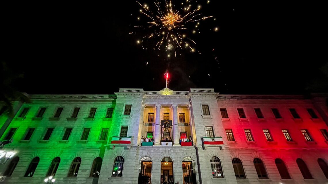ENCABEZA CHUCHO NADER EMOTIVA CEREMONIA DEL GRITO DE INDEPENDENCIA