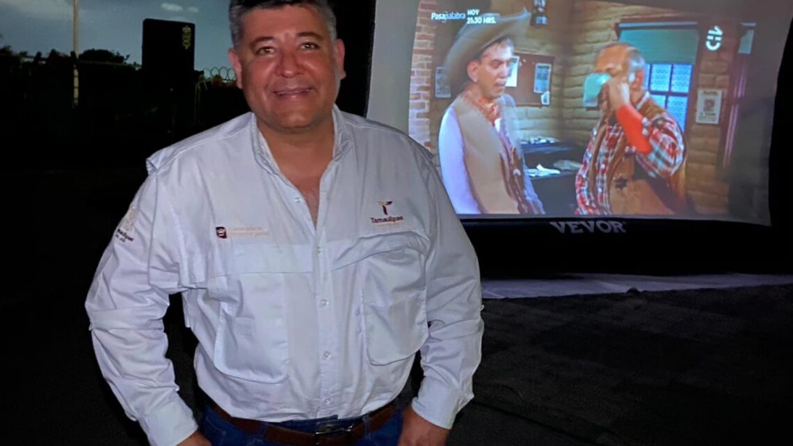 “Cine en Tu Colonia” llega a Miramapolis gracias a Claudio De Leija Hinojosa