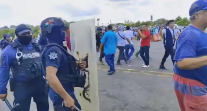 AUTORIDADES REPRIMEN A LOS NARANJESES EN BLOQUEO.