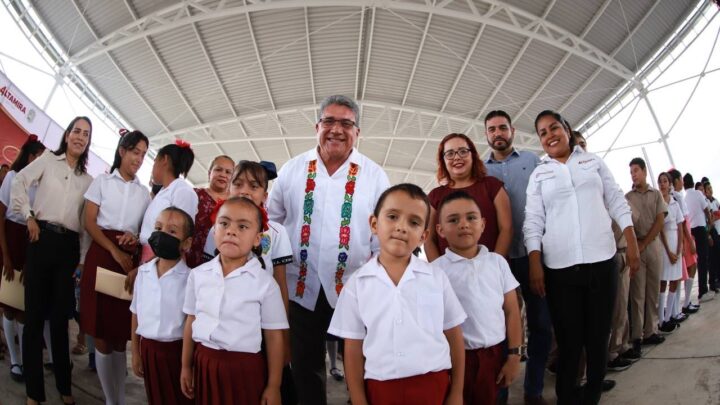 INAUGURA ARMANDO MARTÍNEZ MANRÍQUEZ TECHUMBRES EN ESCUELAS DE LA ZONA RURAL