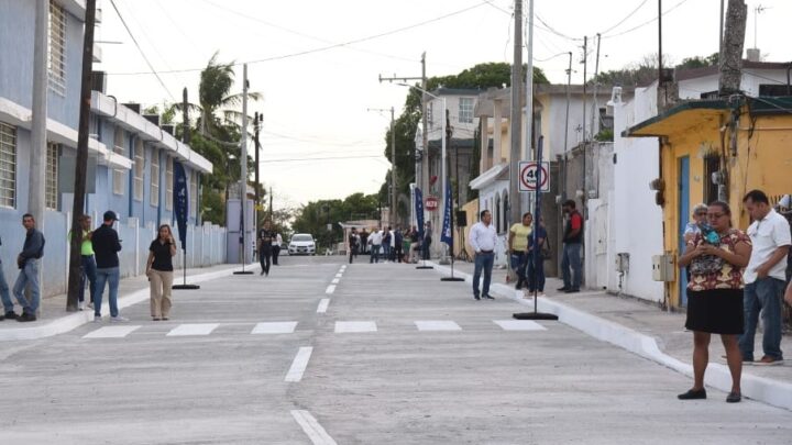 INAUGURAN PAVIMENTACIÓN DE LA CALLE LAZARO CARDENAS EN LA COLONIA NUEVO PROGRESO