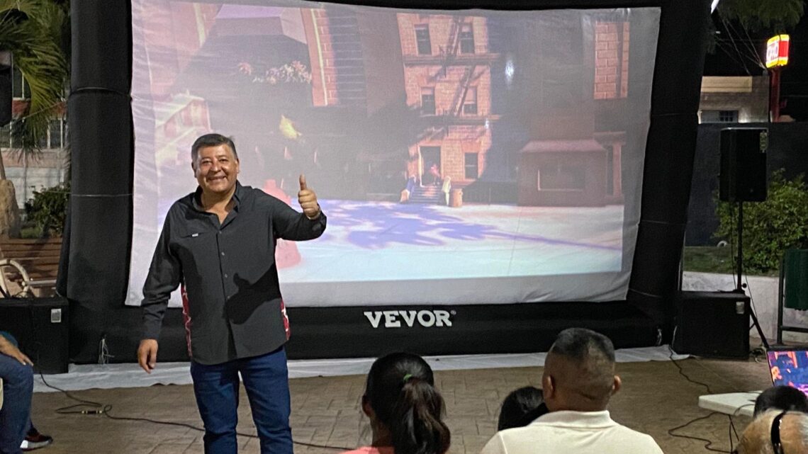 Claudio De Leija lleva el Cine en tu Colonia a la Vicente Guerrero