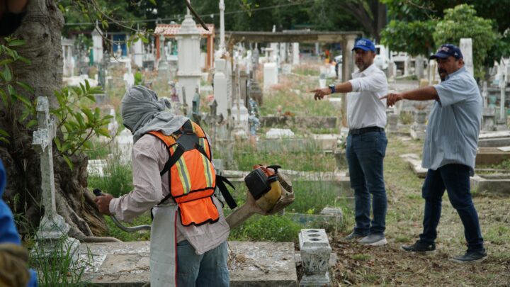 ENCABEZA PEPE SCHEKAIBÁN LIMPIEZA DE PANTEONES MUNICIPALES