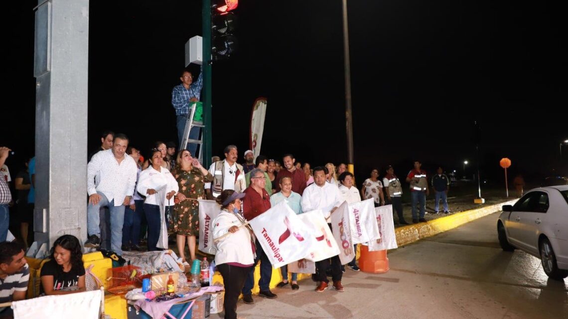 INAUGURAN NUEVO SEMÁFORO EN LA COLONIA AMÉRICO VILLARREAL GUERRA DE ALTAMIRA