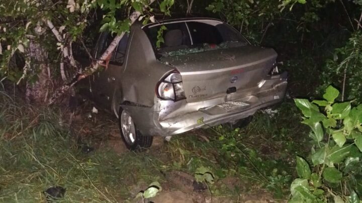 CONDUCTOR ABANDONA VEHÍCULO, DESPUÉS DE SALIRSE DE LA CARRETERA EN EL CORREDOR URBANO “LUIS DONALDO COLOSIO”