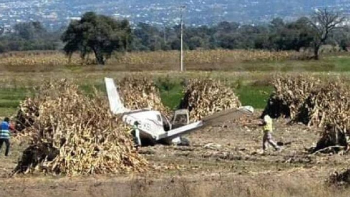 SE DESPLOMA AVIONETA CERCA DEL AEROPUERTO DE PUEBLA