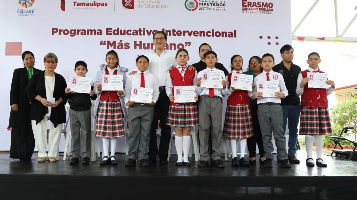 RECONOCE ERASMO GONZÁLEZ ROBLEDO A 117 NIÑAS Y NIÑOS DE MADERO MEDIANTE EL PROGRAMA EDUCATIVO “MÁS HUMANO”.