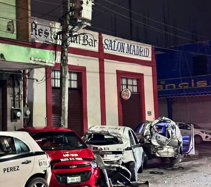 TRAILERO SIEMBRA EL TERROR Y CAUSA DESTRUCCIÓN EN CALLES DE TAMPICO.