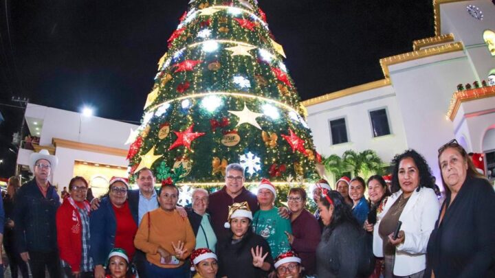 ENCIENDEN EN ALTAMIRA LA LUZ DE LA ESPERANZA CON MONUMENTAL PINO NAVIDEÑO