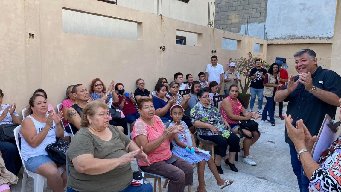 CLAUDIO DE LEIJA ESTRECHA LAZOS CON RESIDENTES DEL FRACCIONAMIENTO 18 DE MARZO.