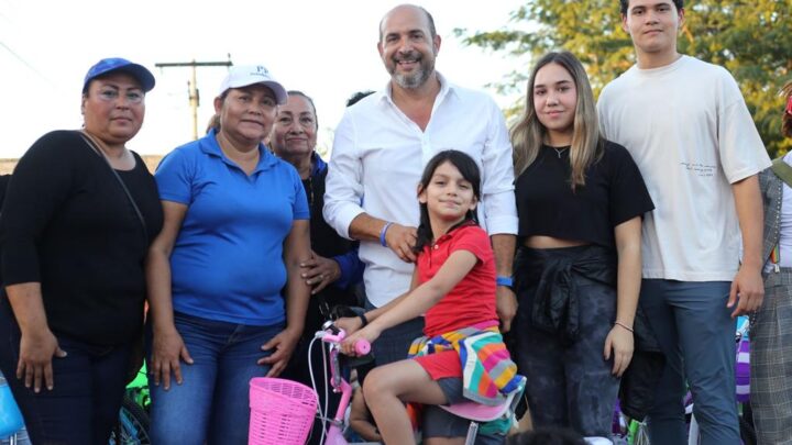 Acompaña Pepe Schekaibán a Colonia Borreguera en Posada Navideña