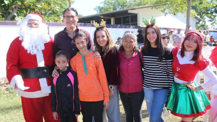 Vecinas y Vecinos de las Colonias Benito Juárez y Las Flores Conviven cCn El Diputado Erasmo González en Posadas Navideñas