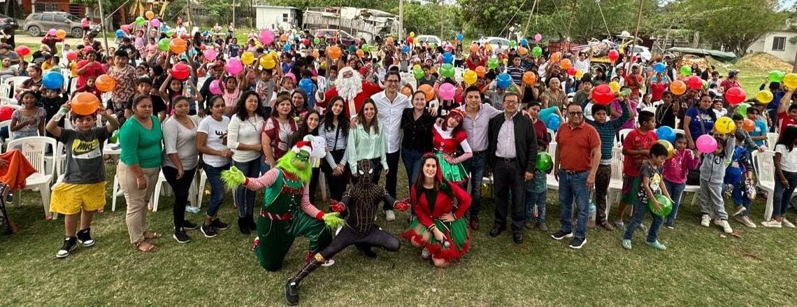 Alegría y diversión para los niños del “Chispus”, vecinos viven las fiestas de las posadas navideñas con su invitado Erasmo González 