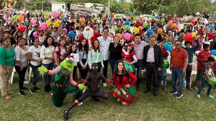 Alegría y diversión para los niños del “Chispus”, vecinos viven las fiestas de las posadas navideñas con su invitado Erasmo González 