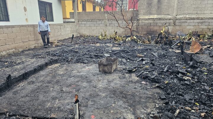 INCENDIO DEJA SIN PERTENENCIAS A PEPENADOR.